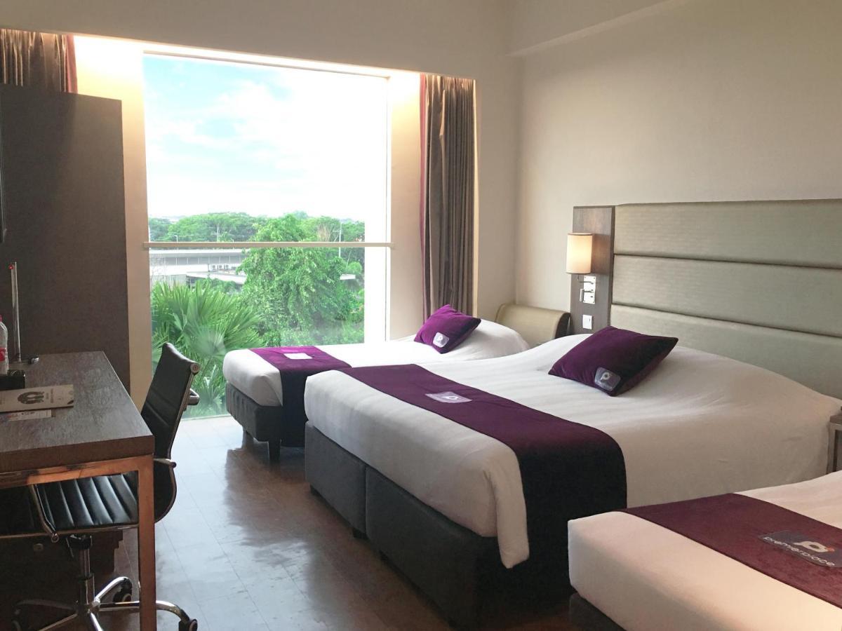 Premier Place Surabaya Airport Сидоарджо Экстерьер фото